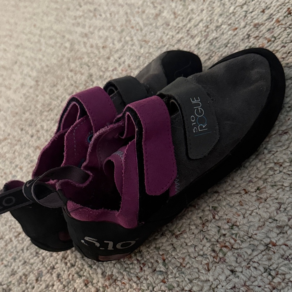 Rogue Athletic Shoes - Black and Purple